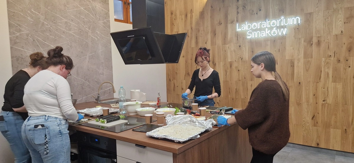 Warsztaty sushi w ZSEiT &ndash; kulinarna pasja i inspiracja