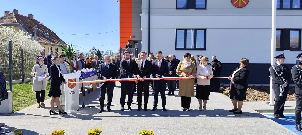 Nowy Urząd Gminy w Rychlikach