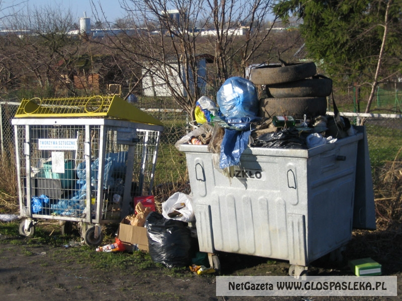 śmieci garaże 