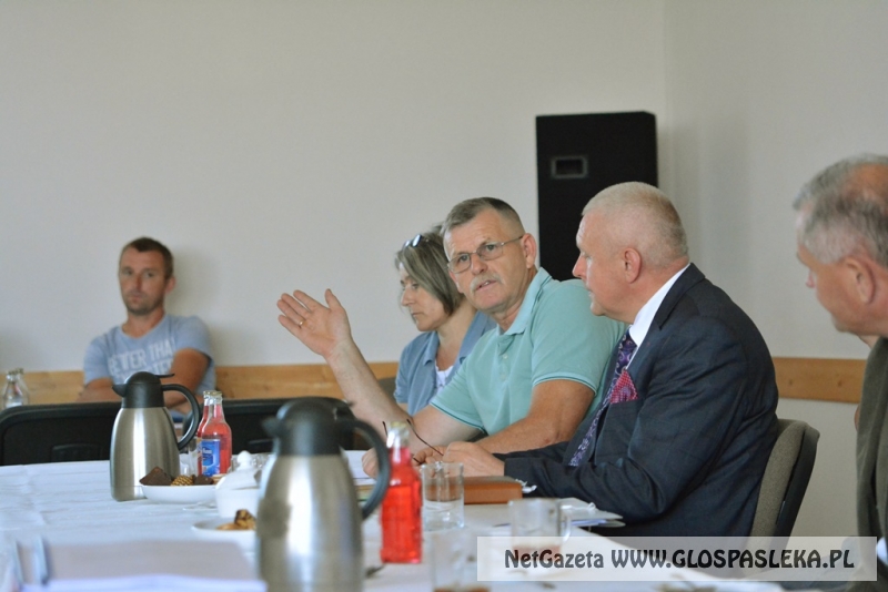 Podpisanie umowy na sieć kanalizacyjną w Rogajnach