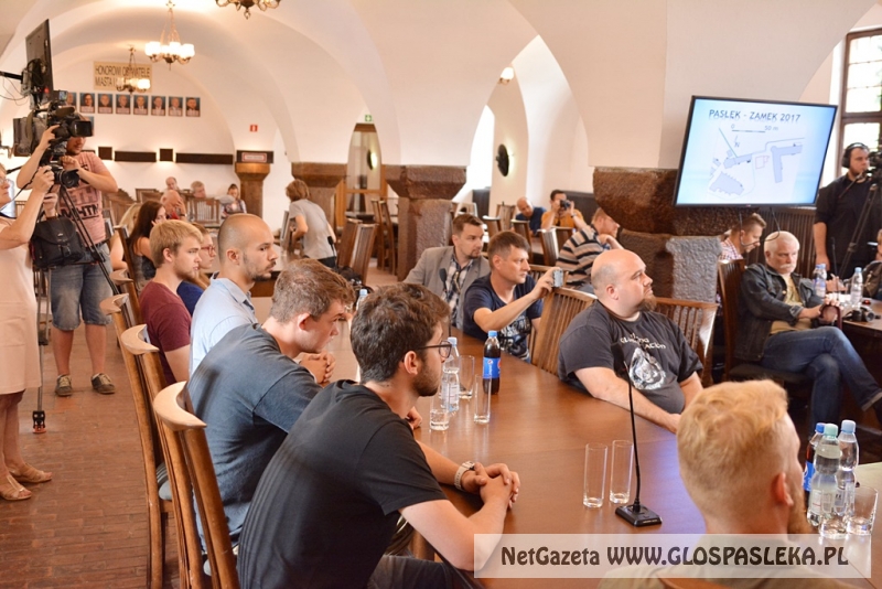 konferencja wykopaliska pod zamkiem