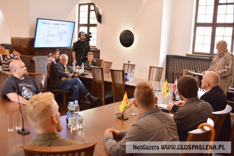 konferencja wykopaliska pod zamkiem