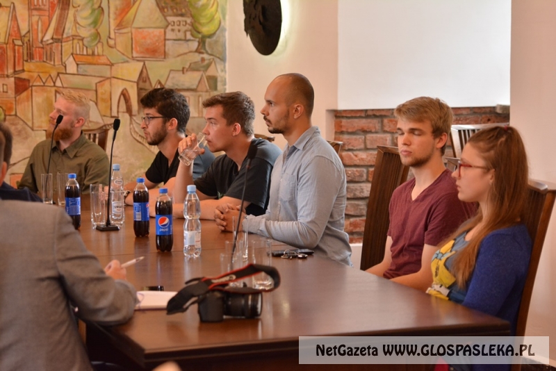 konferencja wykopaliska pod zamkiem