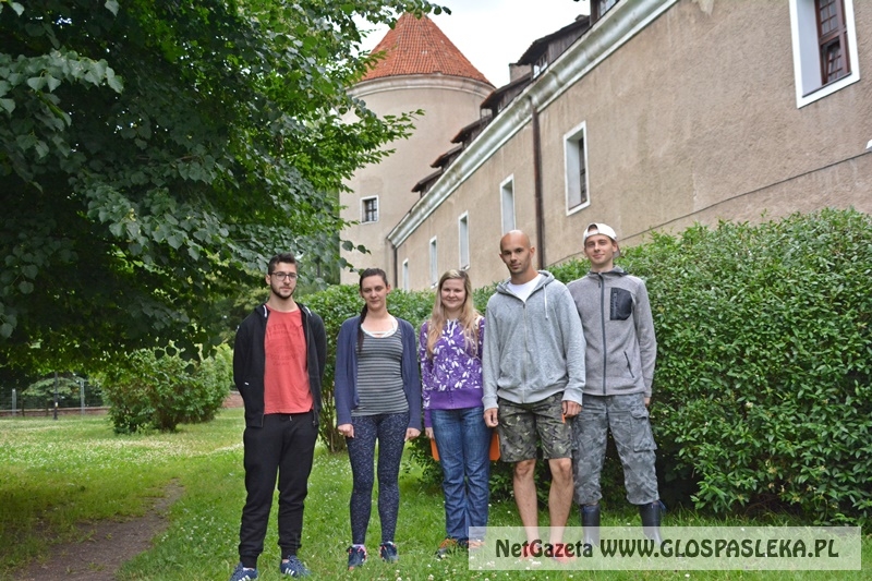 wykopaliska koło zamku