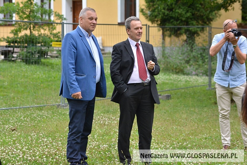 wykopaliska koło zamku