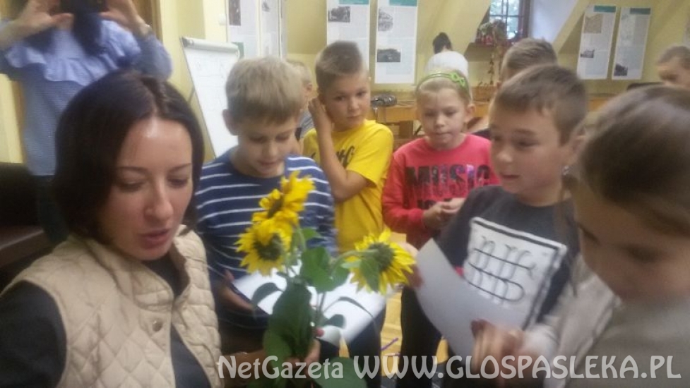 Joanna Wachowiak w bibliotece