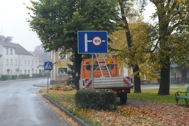 Znaki stoją, wanny jadą