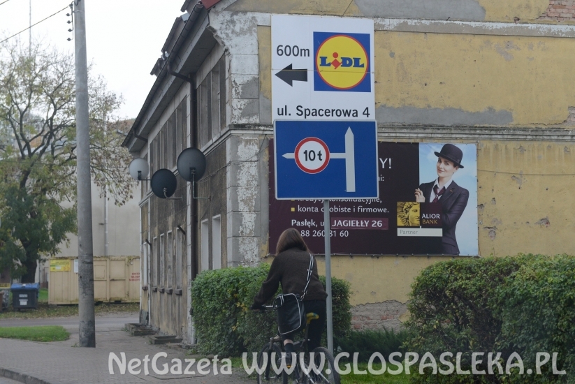 Znaki stoją, wanny jadą