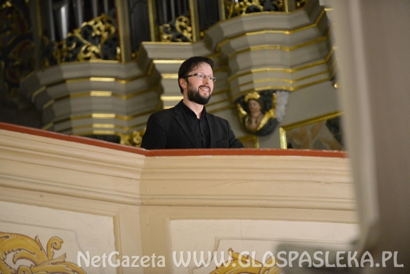 W finale chór i organy