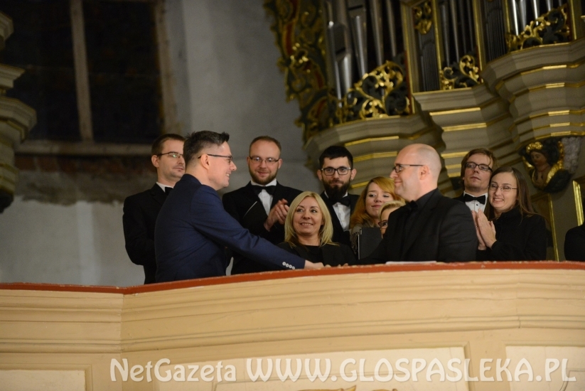 W finale chór i organy