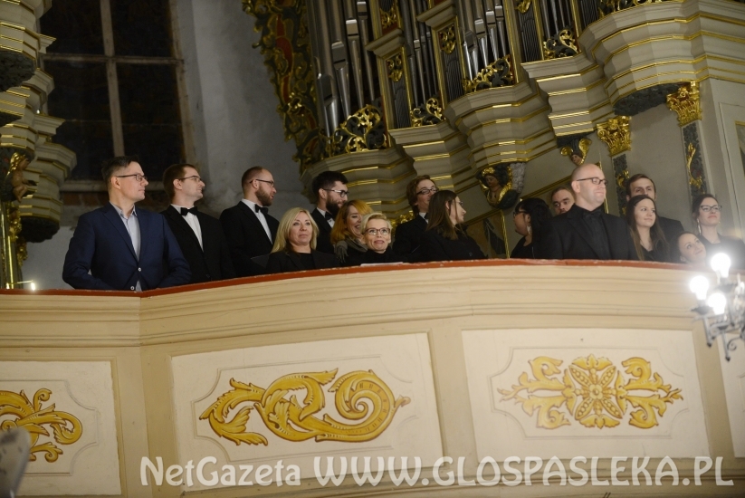 W finale chór i organy