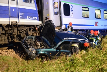 Honda wjechała pod pociąg