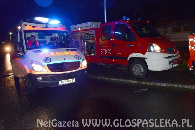 Honda wjechała pod pociąg