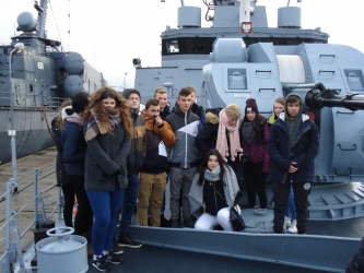 Mundurowi z ZSEiT  w porcie wojennym