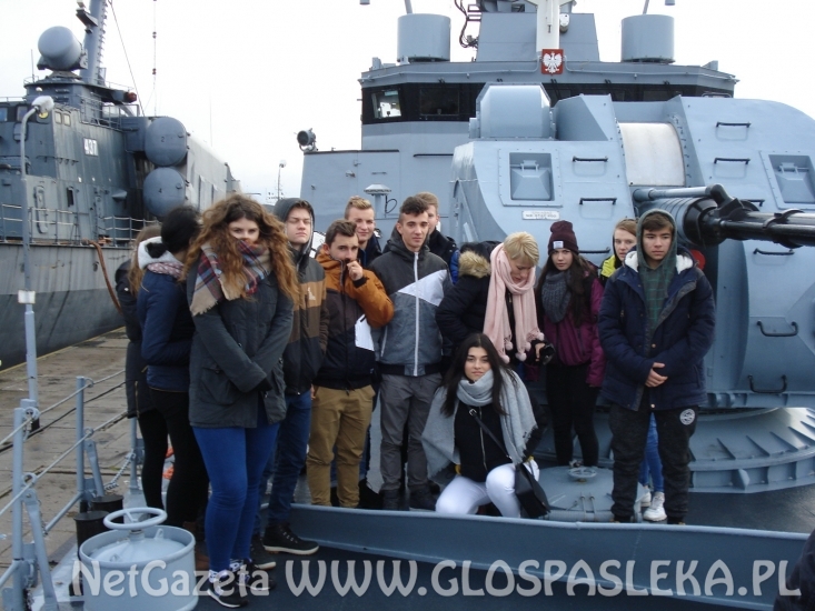 Mundurowi z ZSEiT  w porcie wojennym