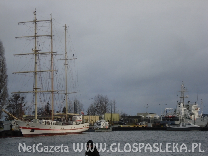 Mundurowi z ZSEiT  w porcie wojennym