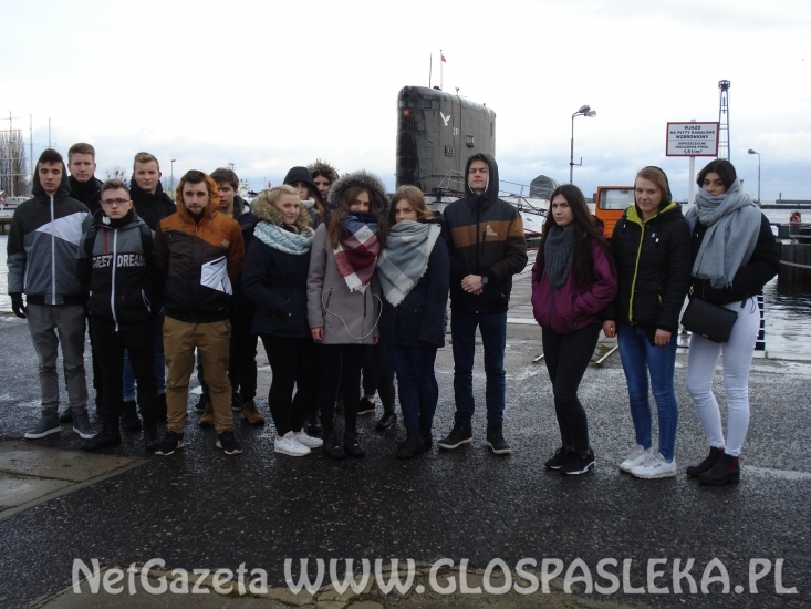 Mundurowi z ZSEiT  w porcie wojennym