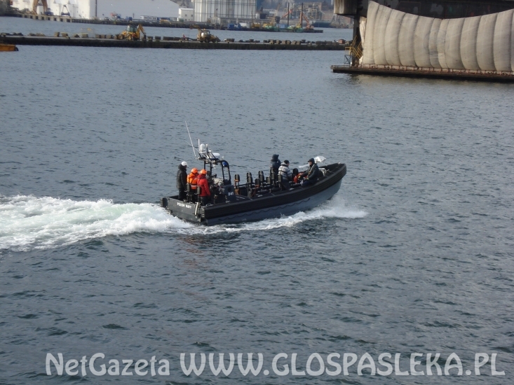 Mundurowi z ZSEiT  w porcie wojennym