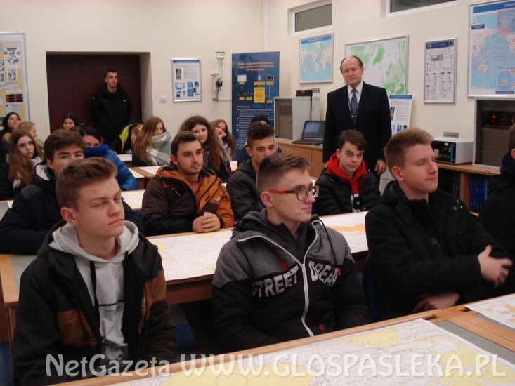 Mundurowi z ZSEiT  w porcie wojennym