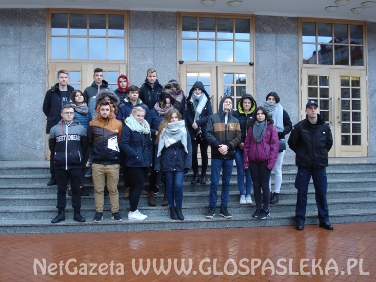 Mundurowi z ZSEiT  w porcie wojennym