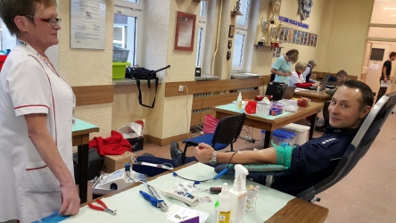 policjanci oddali krew 