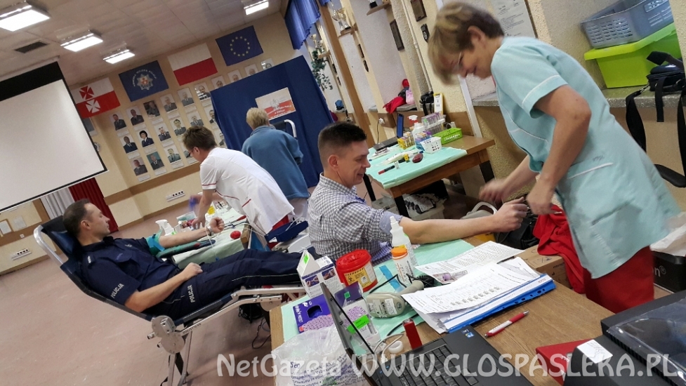 policjanci oddali krew 