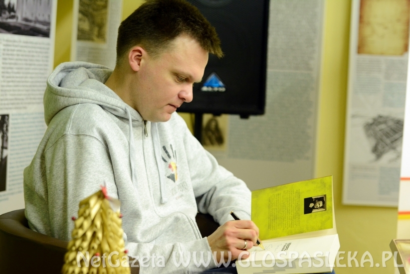 Hołowania w bibliotece