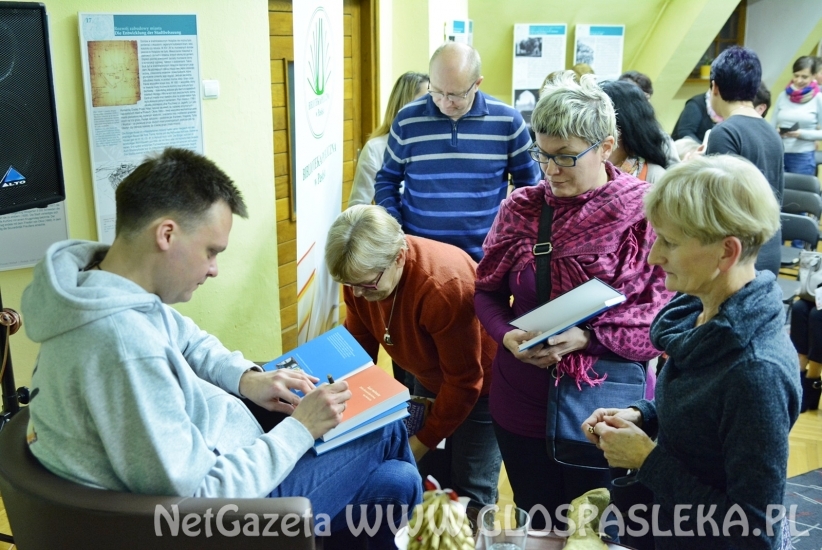 Hołowania w bibliotece