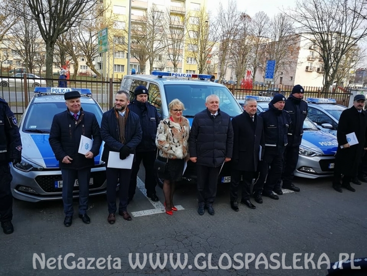 Przekazanie policyjnych radiowozów