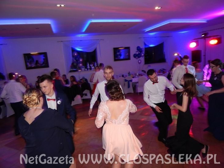 Studniówkowa zabawa uczniów ZSEiT