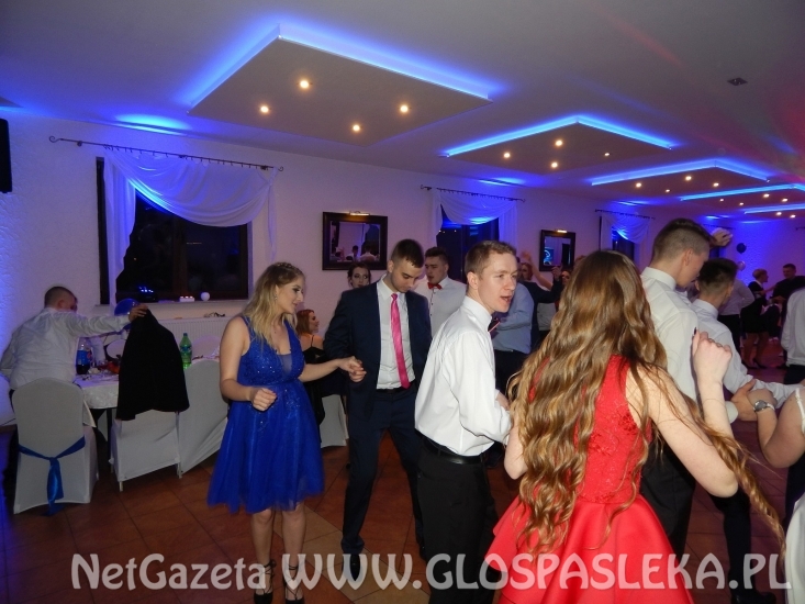 Studniówkowa zabawa uczniów ZSEiT