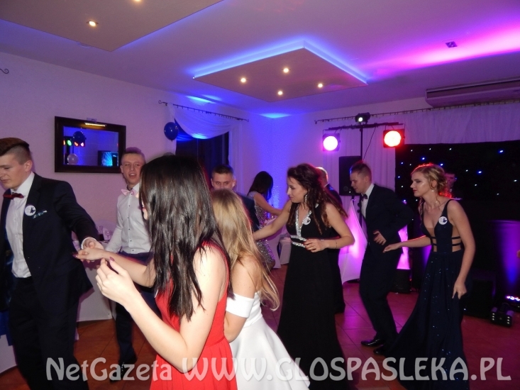 Studniówkowa zabawa uczniów ZSEiT