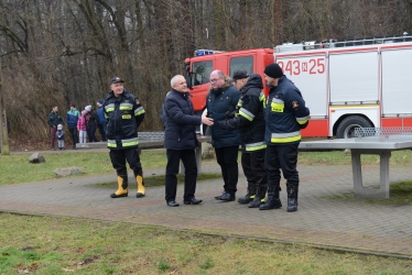 Pokaz ratownictwa na lodzie