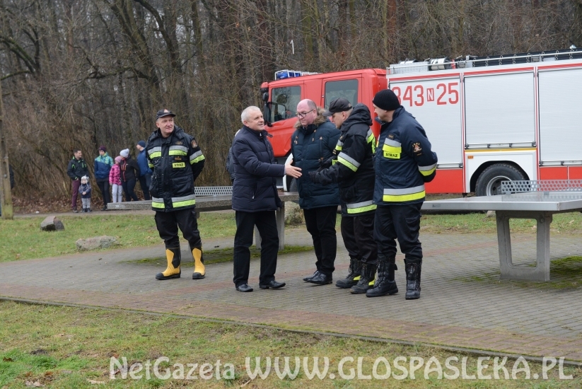 Pokaz ratownictwa na lodzie