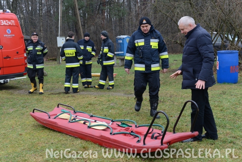 Pokaz ratownictwa na lodzie