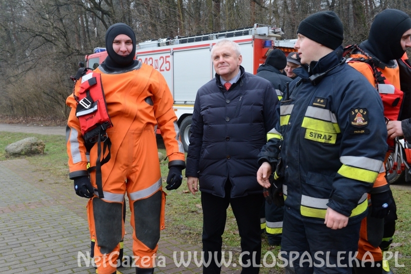 Pokaz ratownictwa na lodzie