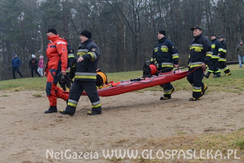 Pokaz ratownictwa na lodzie