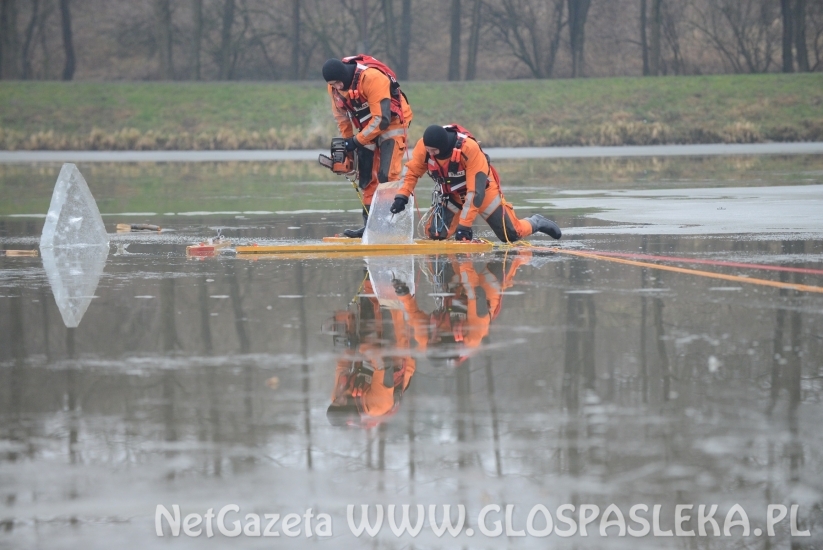 Pokaz ratownictwa na lodzie