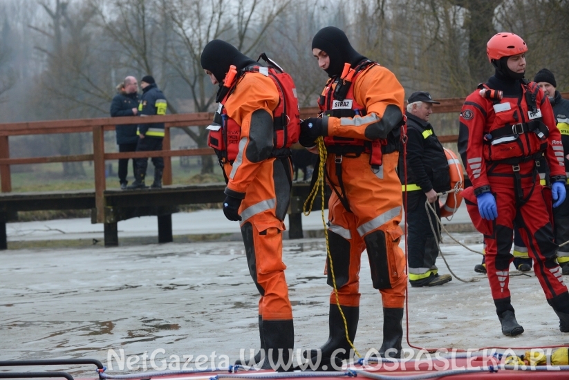 Pokaz ratownictwa na lodzie