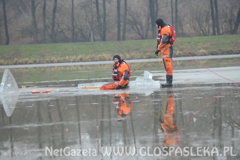 Pokaz ratownictwa na lodzie