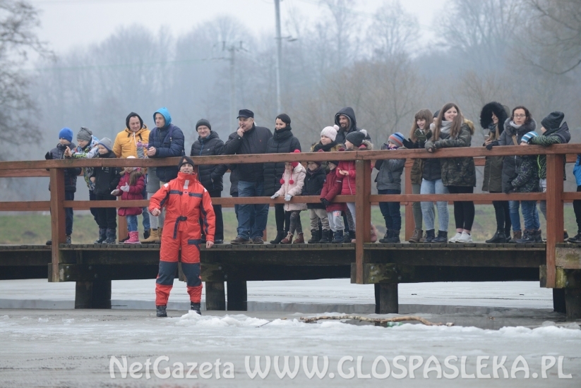 Pokaz ratownictwa na lodzie