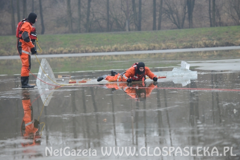 Pokaz ratownictwa na lodzie