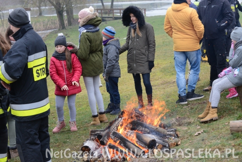 Pokaz ratownictwa na lodzie