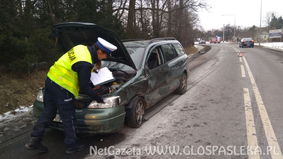 zderzenie na łuku drogi w Bielicy