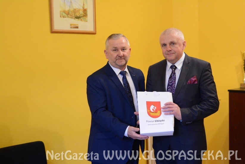 podpisanie umowy na myjke dla szpitala