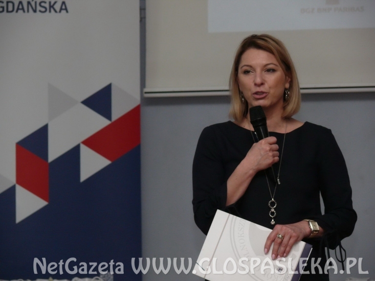 Uczennice z ZSEiT na konkursie „Wiem na bank”