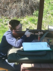 Uczniowie ZS na strzelnicy