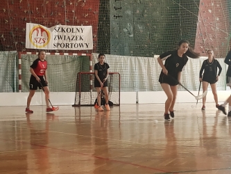 Srebro dziewcząt z ZSEiT w unihokeju