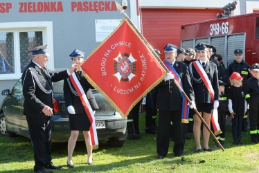 Nowy sztandar OSP w Zielonce Pasłęckiej