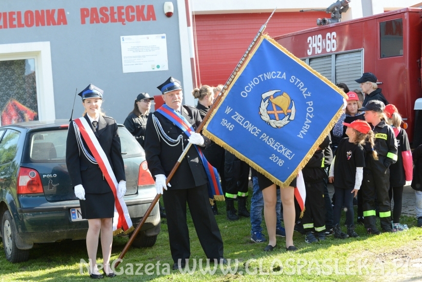 Nowy sztandar OSP w Zielonce Pasłęckiej